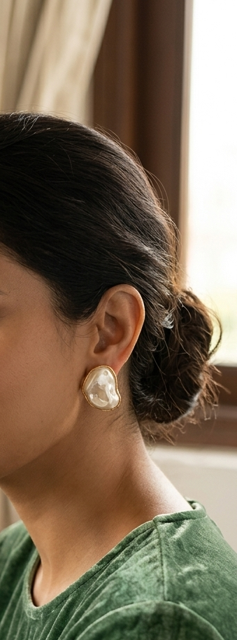 Raw Pearl Stud