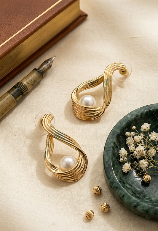 Twisted Pearl Aura Earing
