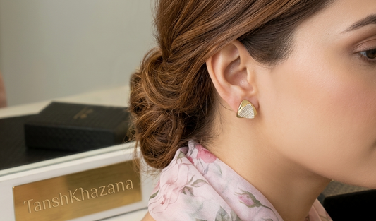 Glitz pyramid studs