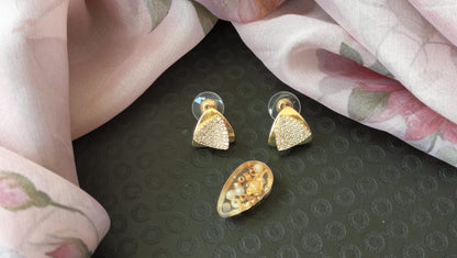 Glitz pyramid studs