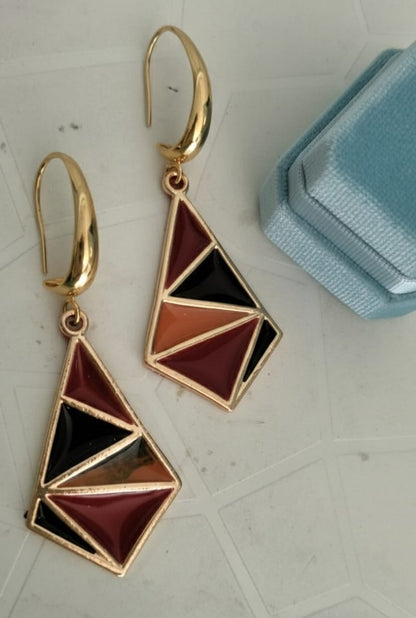 Multicolor Geometric Dangles