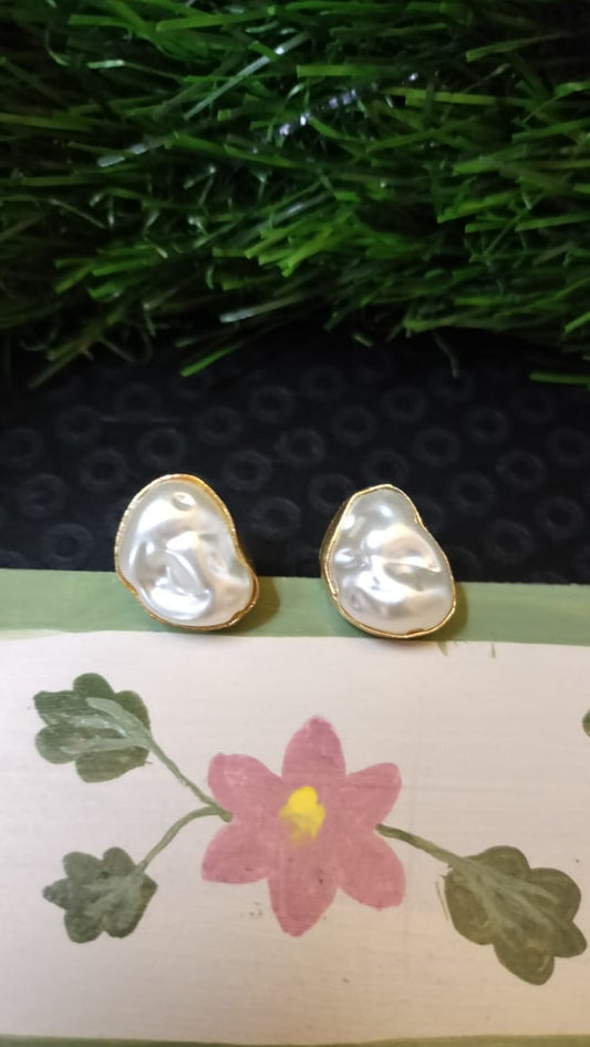 Raw Pearl Stud