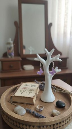 Lavender wing drop